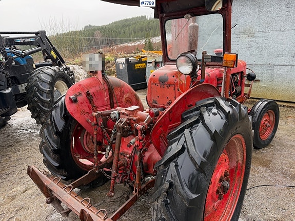 Bolinder Munktell BM320 traktor med vinsj og tre-skjærs plog. Mindre rep.objekt 10 of 30