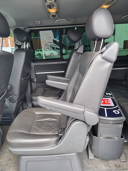 Volkswagen Multivan 27 of 30