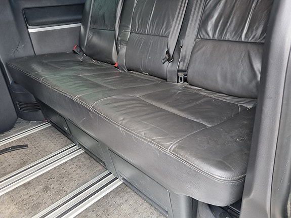Volkswagen Multivan 26 of 30