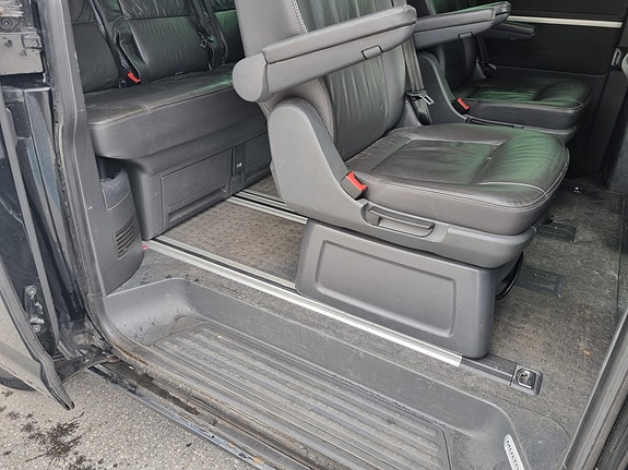 Volkswagen Multivan 30 of 30