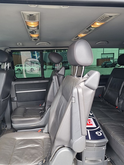Volkswagen Multivan 24 of 30