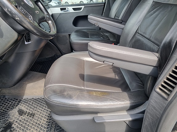 Volkswagen Multivan 9 of 30
