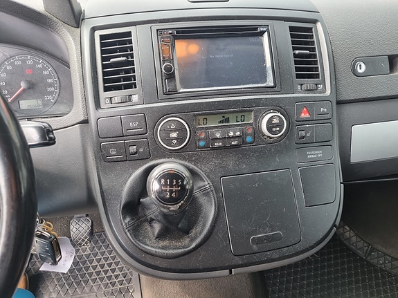 Volkswagen Multivan 15 of 30