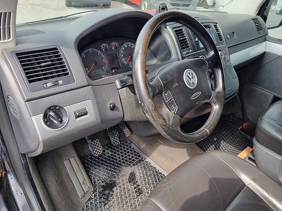Volkswagen Multivan 10 of 30