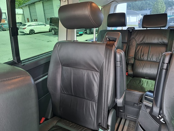 Volkswagen Multivan 23 of 30