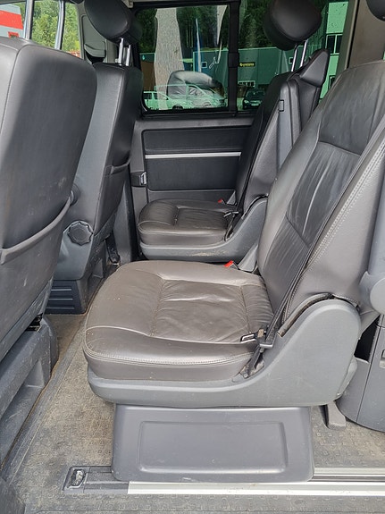Volkswagen Multivan 25 of 30