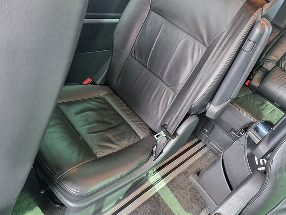 Volkswagen Multivan 22 of 30