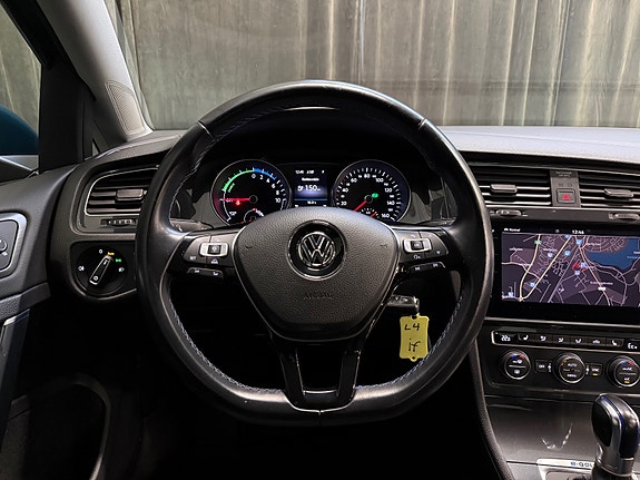 Volkswagen e-Golf VII 17 of 30