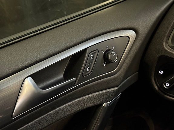 Volkswagen e-Golf VII 19 of 30