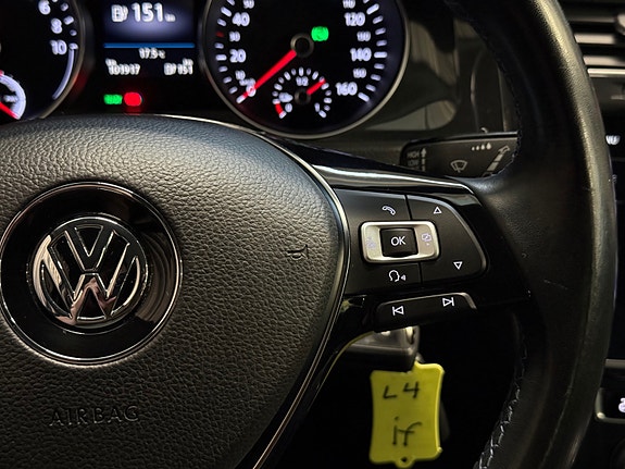 Volkswagen e-Golf VII 23 of 30