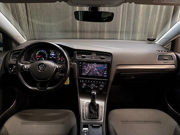 Volkswagen e-Golf VII 14 of 30