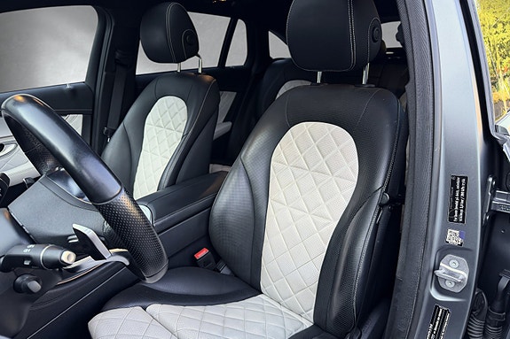 Mercedes-Benz EQC400 14 of 30