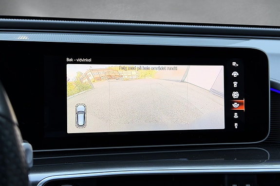 Mercedes-Benz EQC400 29 of 30