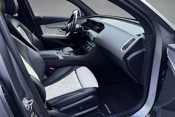 Mercedes-Benz EQC400 18 of 30