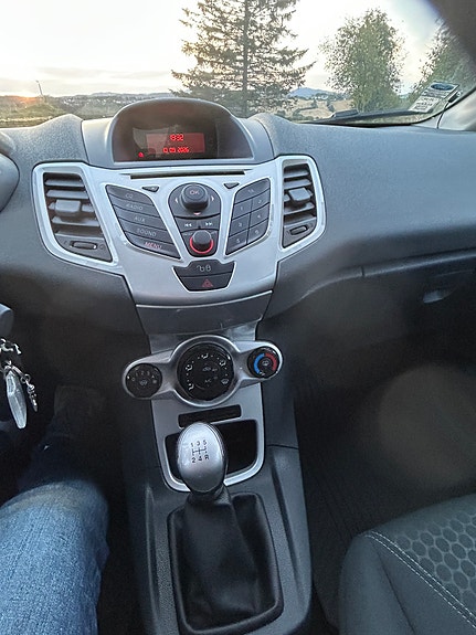Ford Fiesta 12 of 12
