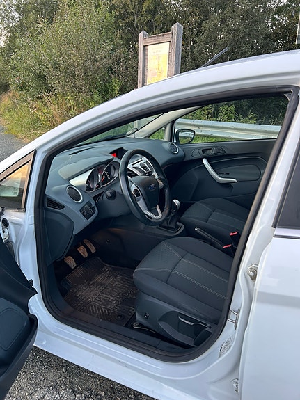 Ford Fiesta 3 of 12