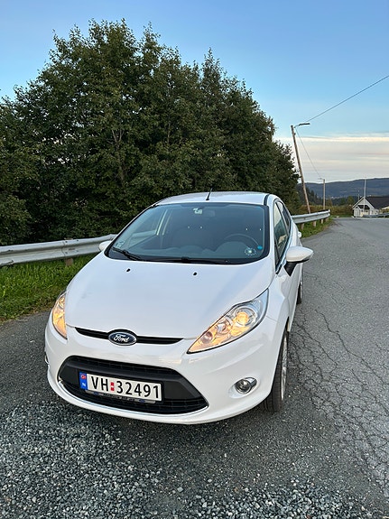 Ford Fiesta 2 of 12