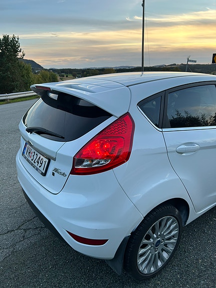 Ford Fiesta 9 of 12