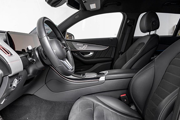 Mercedes-Benz EQC400 13 of 25
