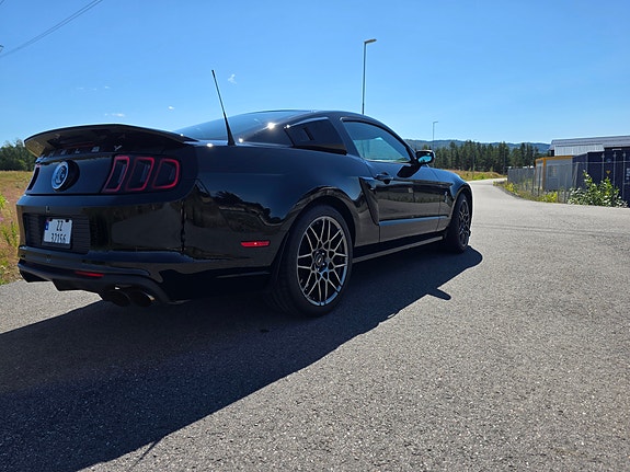 Ford Mustang 11 of 30