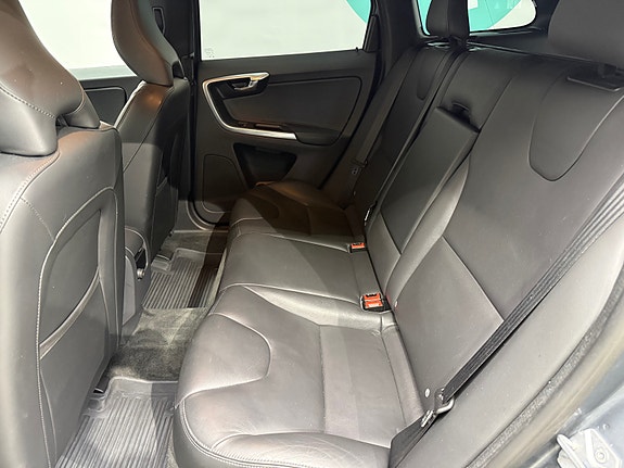 Volvo XC60 11 of 27