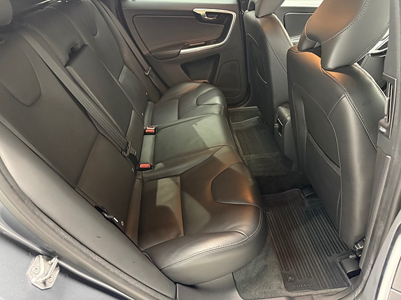 Volvo XC60 12 of 27