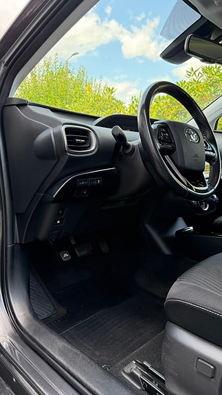 Toyota Prius Plug-in Hybrid 7 of 11