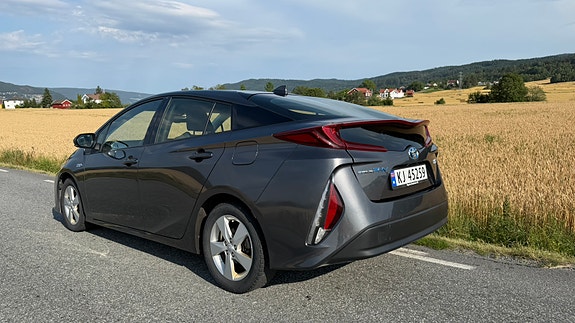 Toyota Prius Plug-in Hybrid 4 of 11