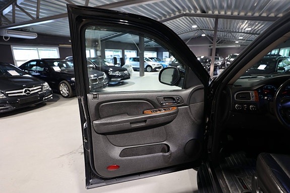 Chevrolet Tahoe 8 of 26