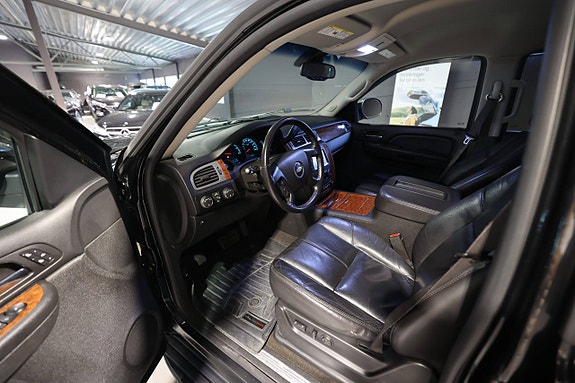 Chevrolet Tahoe 11 of 26