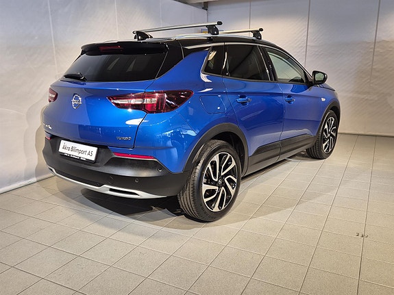 Opel Grandland X 2 of 2