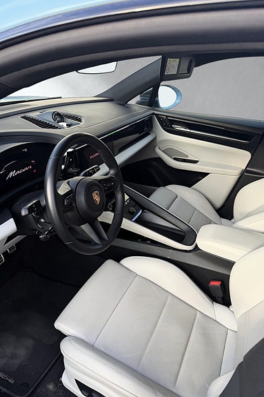 Porsche Macan 4 11 of 25