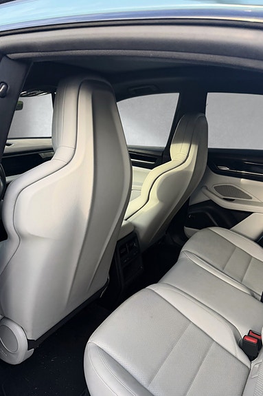 Porsche Macan 4 19 of 25