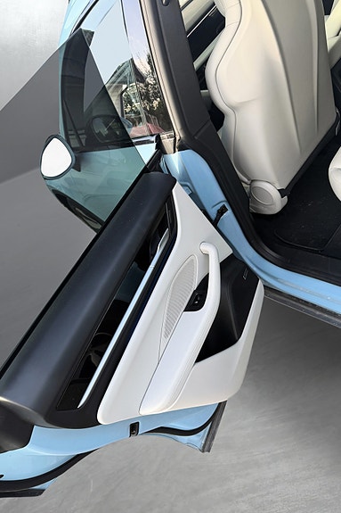 Porsche Macan 4 17 of 25