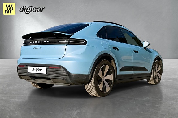 Porsche Macan 4 8 of 25