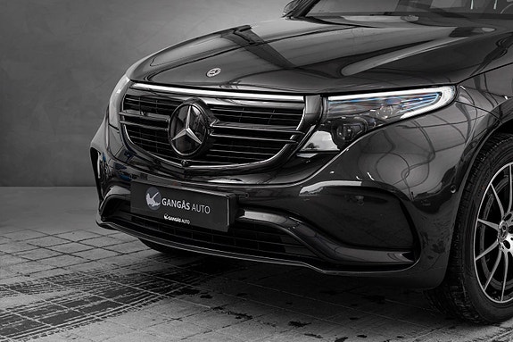Mercedes-Benz EQC400 2 of 26