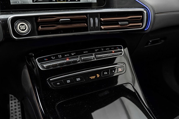 Mercedes-Benz EQC400 17 of 26