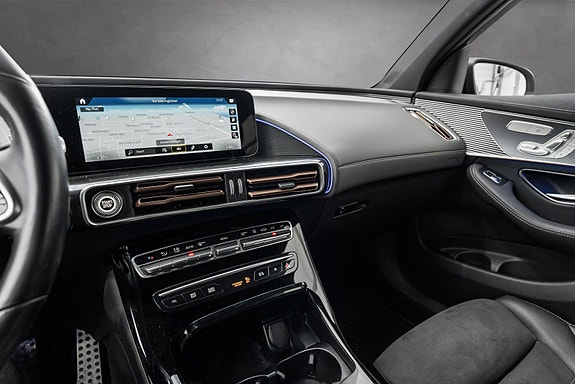 Mercedes-Benz EQC400 13 of 26