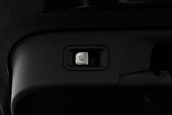 Mercedes-Benz EQC400 25 of 26