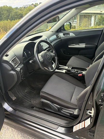 Subaru Impreza 3 of 12