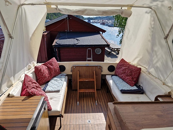 Marex 27 SunCruiser, Volvo Penta AQD40A, Ankervinsj, Webasto, Ny kalesje. 6 of 14