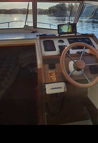 Marex 27 SunCruiser, Volvo Penta AQD40A, Ankervinsj, Webasto, Ny kalesje. 5 of 14