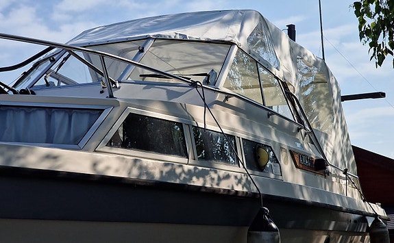 Marex 27 SunCruiser, Volvo Penta AQD40A, Ankervinsj, Webasto, Ny kalesje. 2 of 14