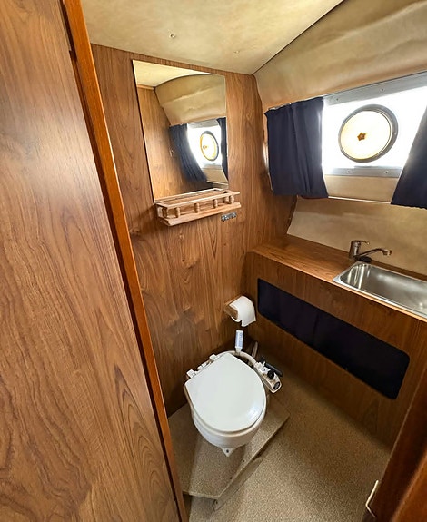 Marex 27 SunCruiser, Volvo Penta AQD40A, Ankervinsj, Webasto, Ny kalesje. 11 of 14
