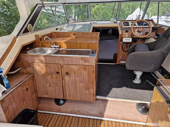 Marex 27 SunCruiser, Volvo Penta AQD40A, Ankervinsj, Webasto, Ny kalesje. 4 of 14