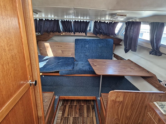 Marex 27 SunCruiser, Volvo Penta AQD40A, Ankervinsj, Webasto, Ny kalesje. 8 of 14