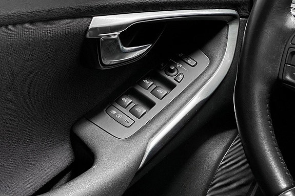 Volvo V40 Cross Country 14 of 30