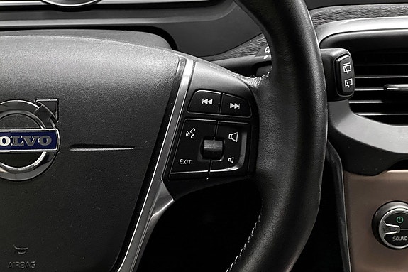 Volvo V40 Cross Country 21 of 30