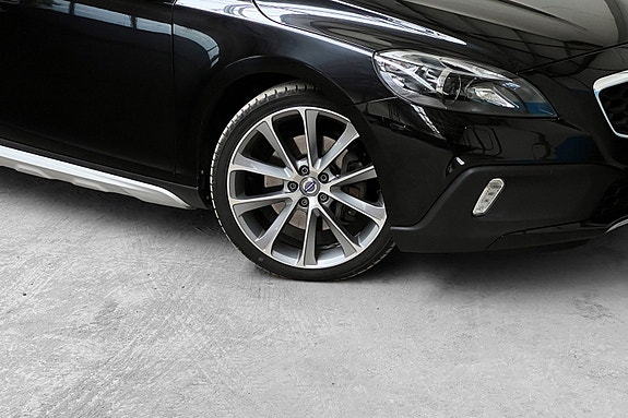 Volvo V40 Cross Country 5 of 30