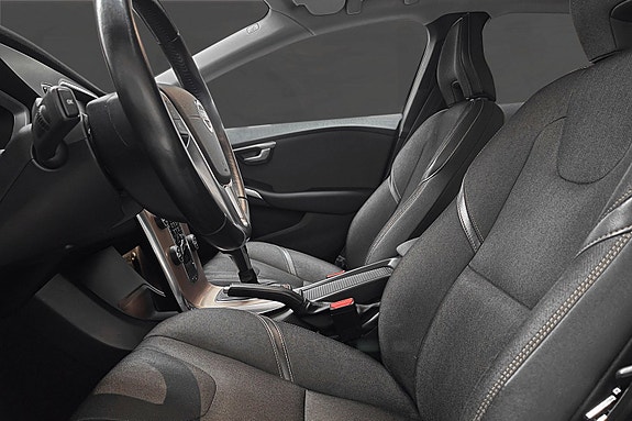 Volvo V40 Cross Country 13 of 30